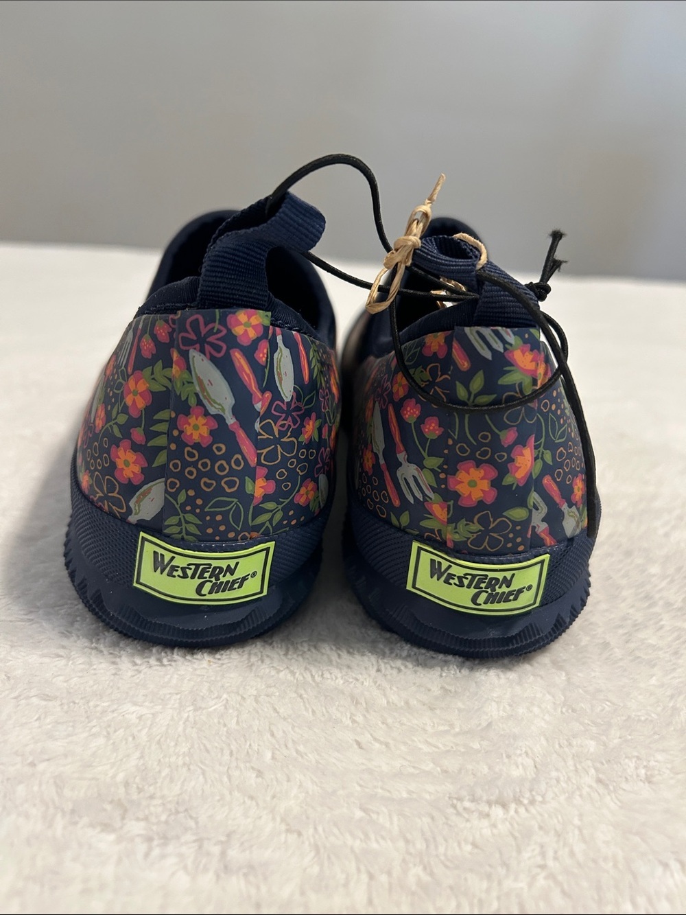 Western Chief Navy Floral & Cactus Slip-On Moccasins. Garden tools - Picture 4 of 11